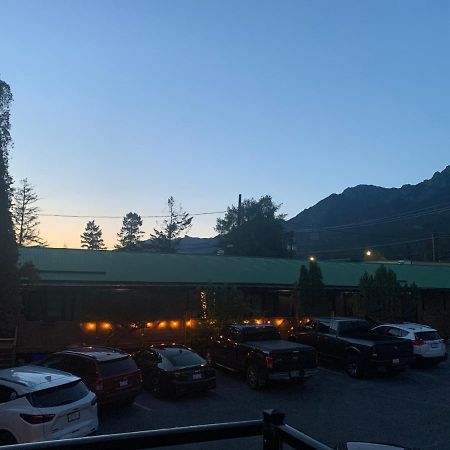 Destination Inn Рейдиум-Хот-Спрингс Экстерьер фото