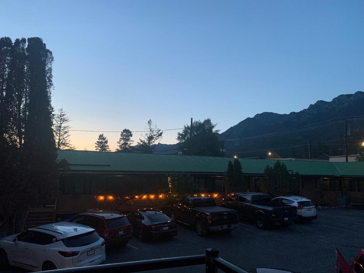 Destination Inn Рейдиум-Хот-Спрингс Экстерьер фото